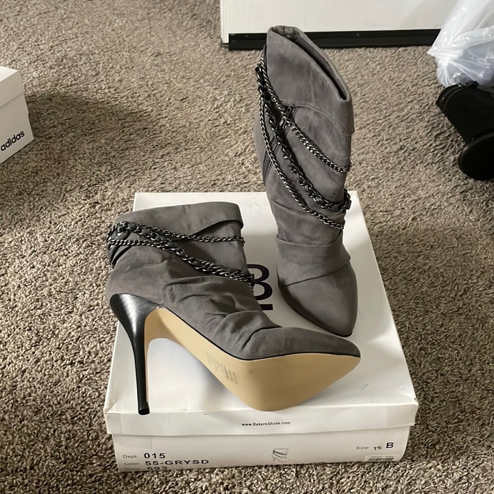 Bakers shoes grey booties boots size 7.5 new in box gray
